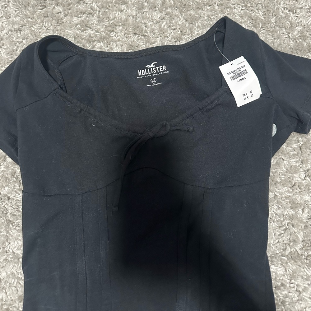 Hollister Women's Elegant Black Short Sleeve Top